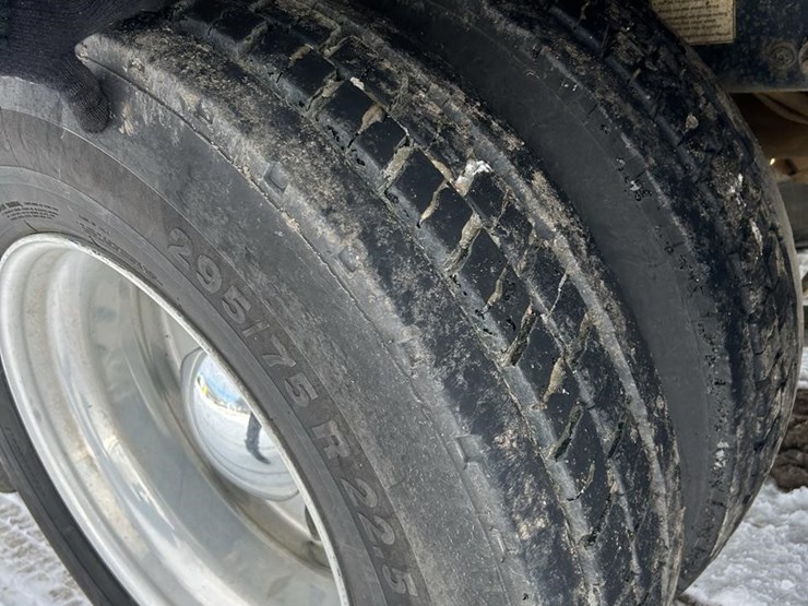 2006-freightliner-columbia-120-image-8