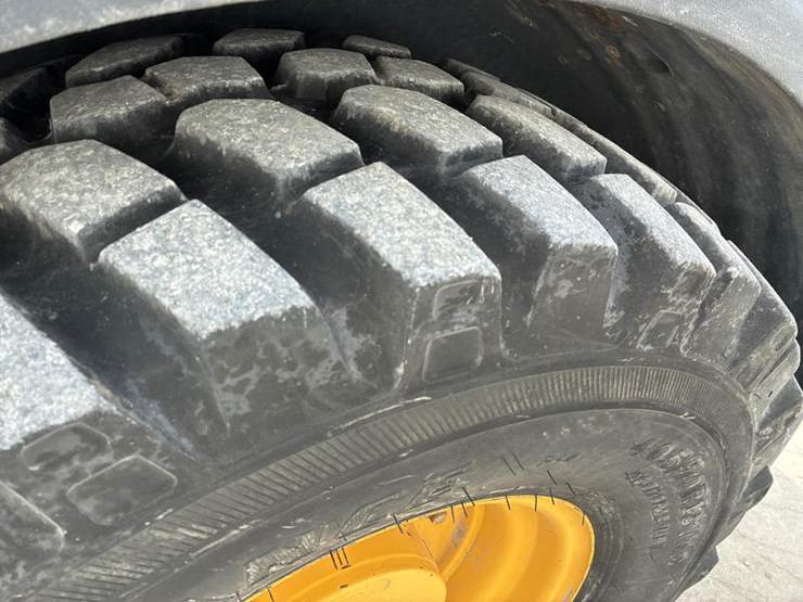 2021-deere-204l-image-50