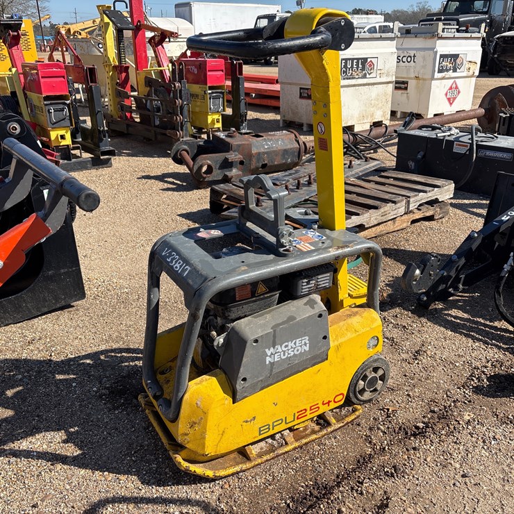 #2805 • WACKER NEUSON BPU2540 PLATE COMPACTOR