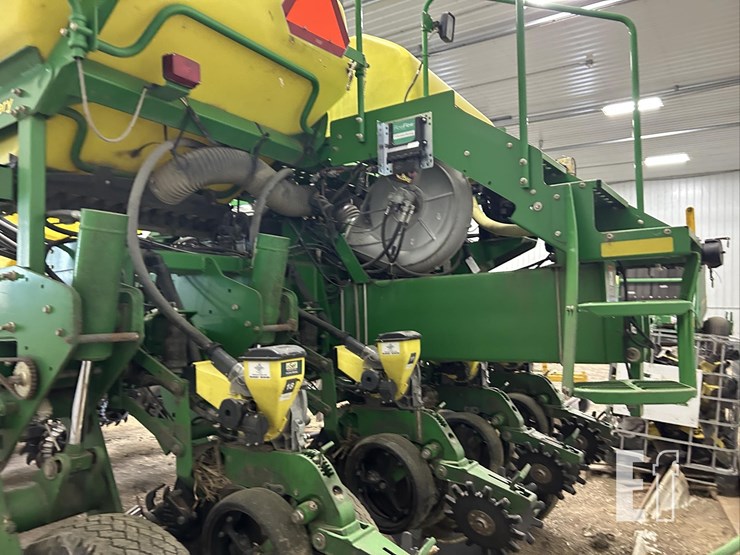 2010-john-deere-1770nt-image-30