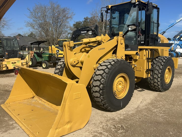 2012-caterpillar-938h-image-1