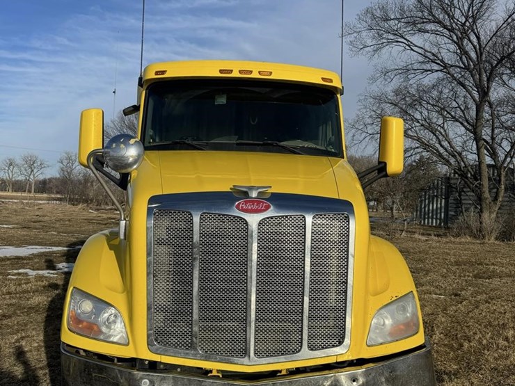 2015-peterbilt-579-image-29