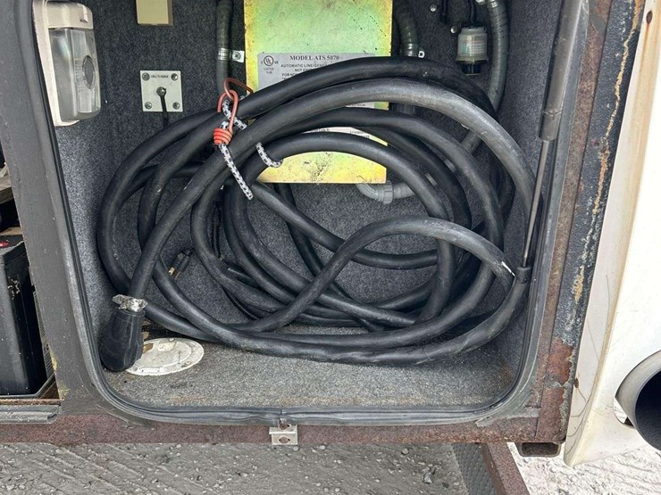 2005-freightliner-tropi-cal-t396-39ft.-class-a-motorhome-image-46