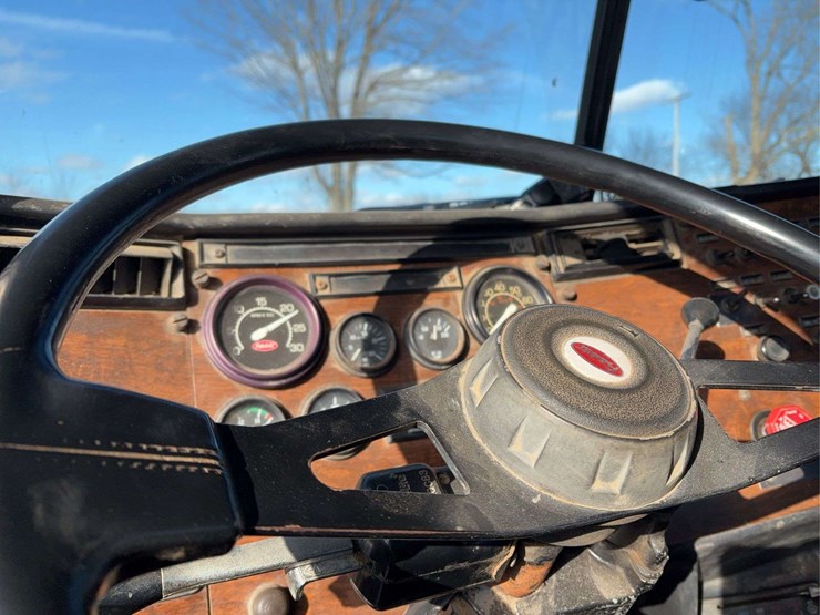 1990-peterbilt-377-image-17
