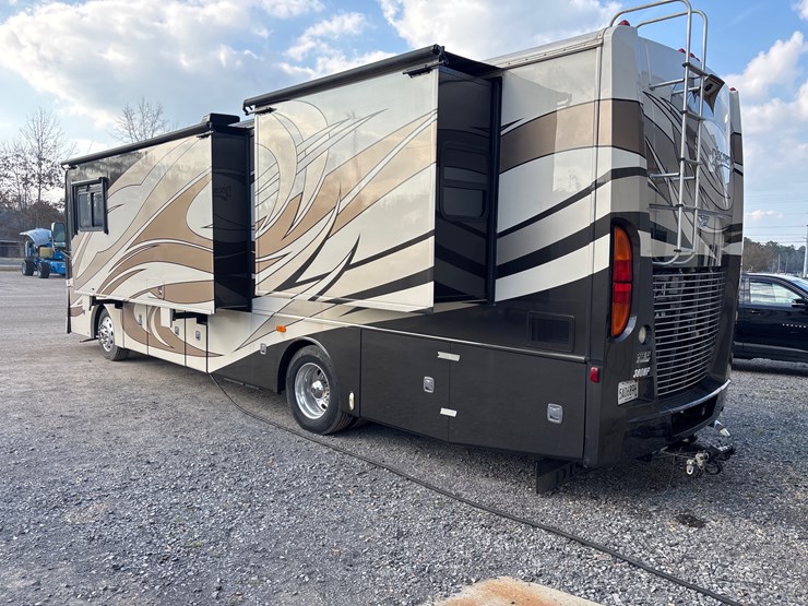 #1339-•-2011-fleetwood-36j-discovery-rv-/-motorhome-image-3