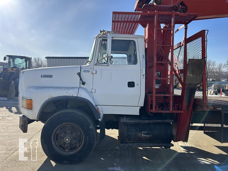 1994-ford-l9000-image-9