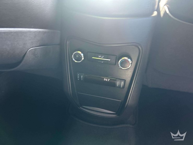 2018-lincoln-mkt-image-18