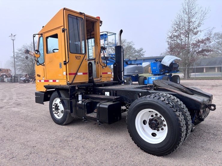 #233-•-2011-ottawa-spotter-truck-|-bill-of-sale-only-image-3