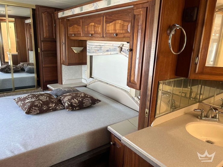 2001-freightliner-allegro-bus-class-a-motorhome-image-29