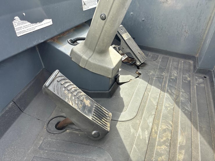 2021-deere-204l-image-57