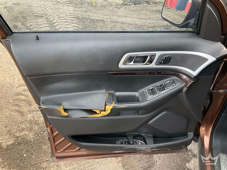 2011-ford-explorer-image-11