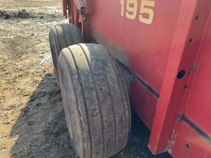 new-holland-195-image-8