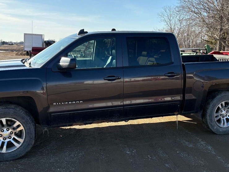 2015-chevrolet-silverado-image-1