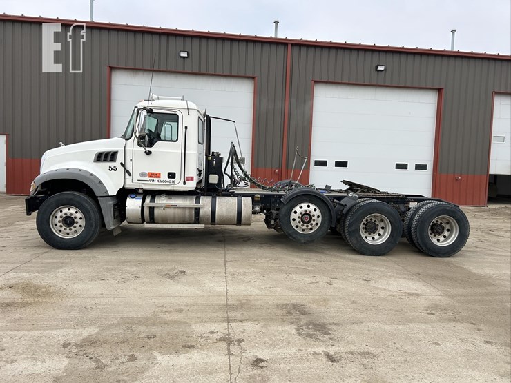2019-mack-granite-64ft-image-6