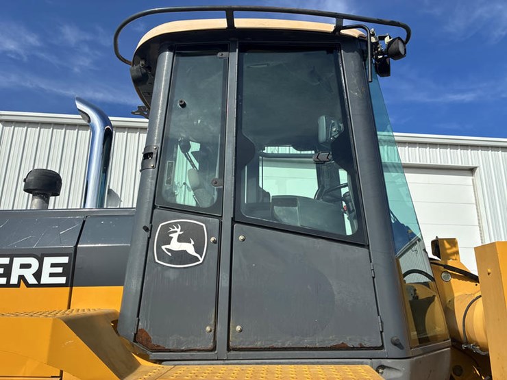 2011-deere-544k-image-26