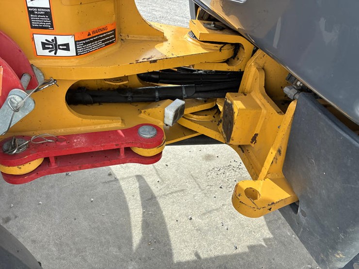 2021-deere-204l-image-36