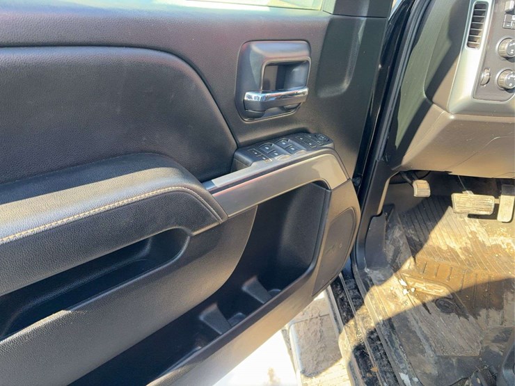 2018-chevrolet-silverado-2500-image-16