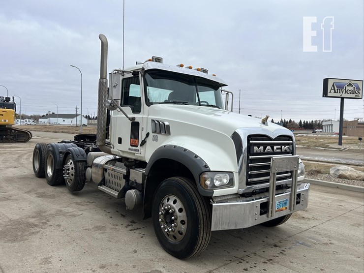 2017-mack-granite-gu713-image-3