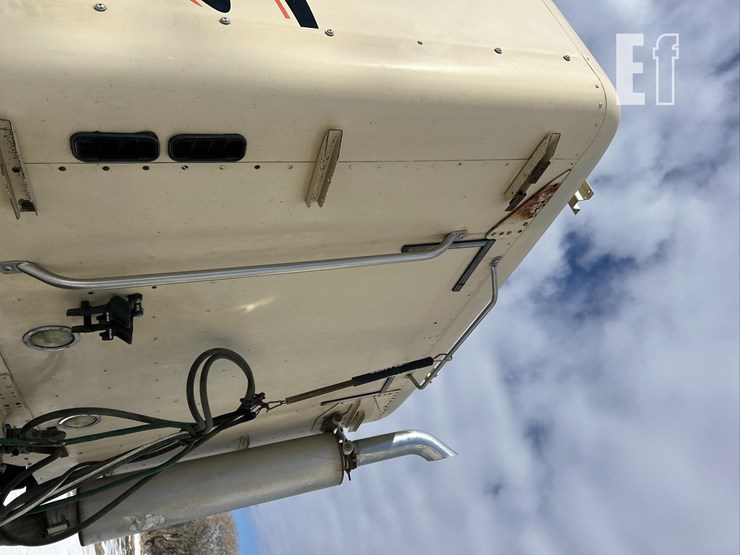 2006-freightliner-columbia-120-image-26