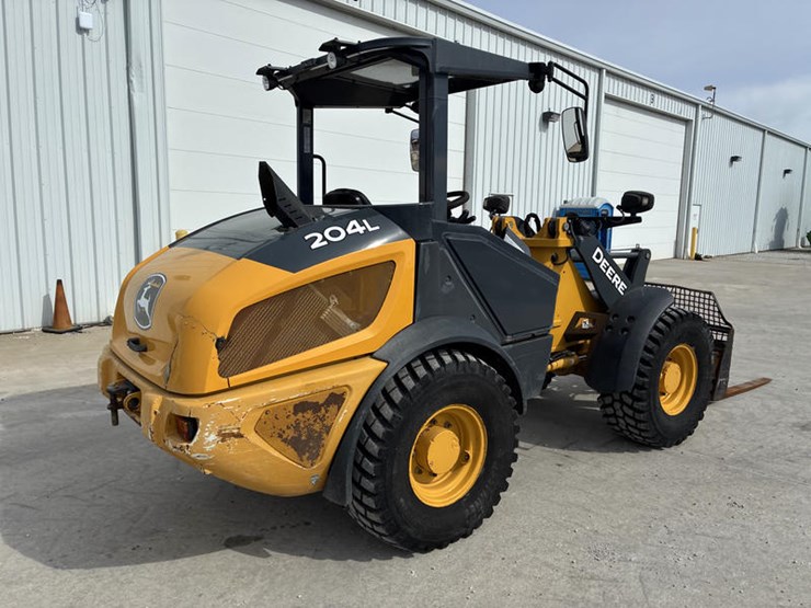 2021-deere-204l-image-4