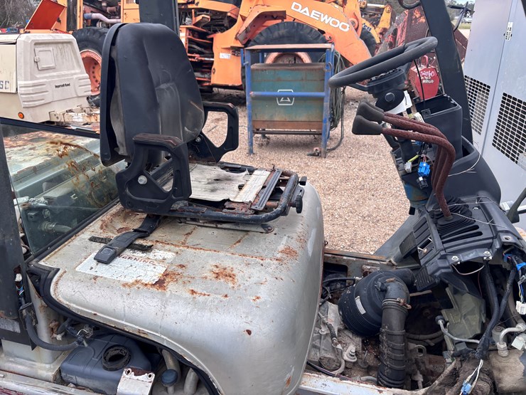 #2580-•-nissan-forklift-|-for-parts/repairs-image-6