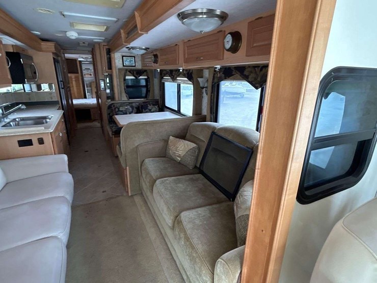 2005-freightliner-tropi-cal-t396-39ft.-class-a-motorhome-image-24