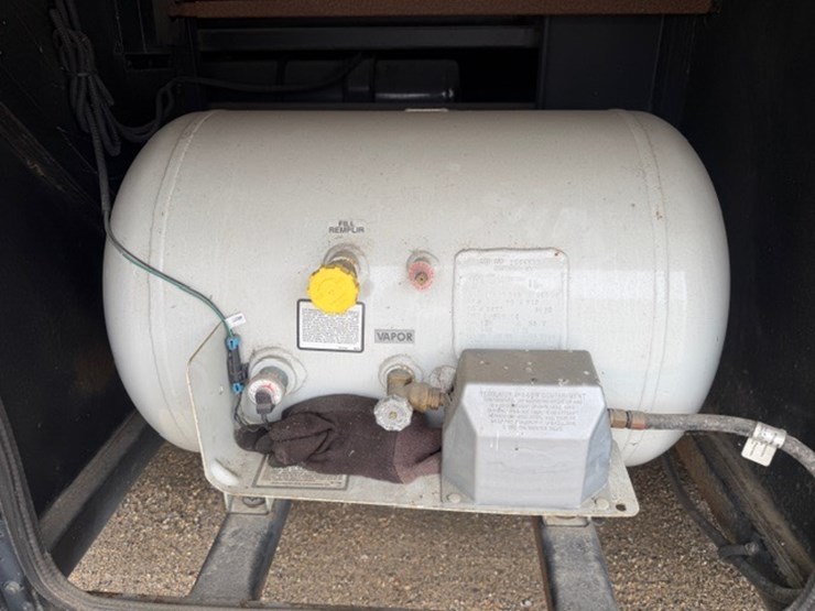 #1339-•-2011-fleetwood-36j-discovery-rv-/-motorhome-image-35