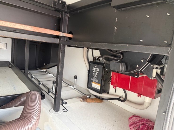 #1339-•-2011-fleetwood-36j-discovery-rv-/-motorhome-image-39