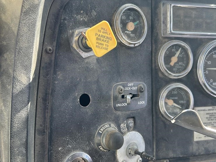 1994-ford-l9000-image-17