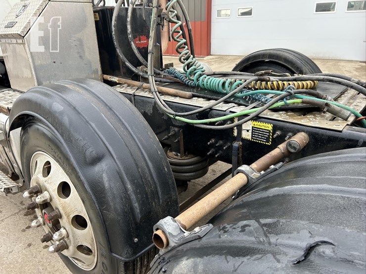 2017-mack-granite-gu713-image-78