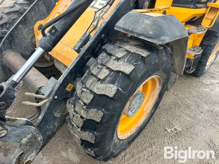 2020-jcb-411-image-12
