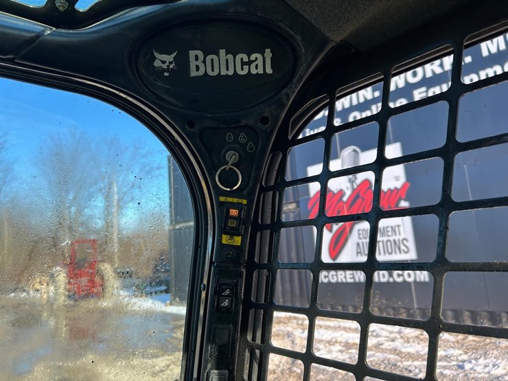 2022-bobcat-t595-image-28