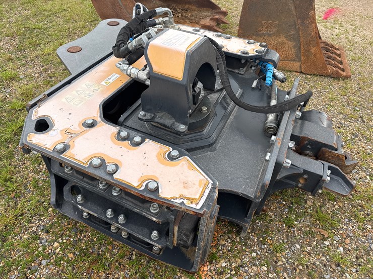 komatsu-pc138-image-5