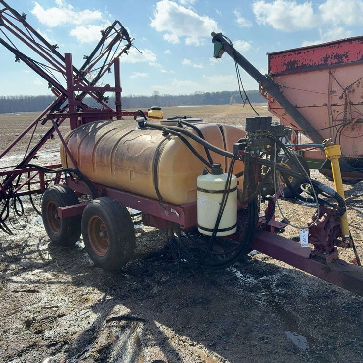 Hardy 500 gallon sprayer, 40’ booms