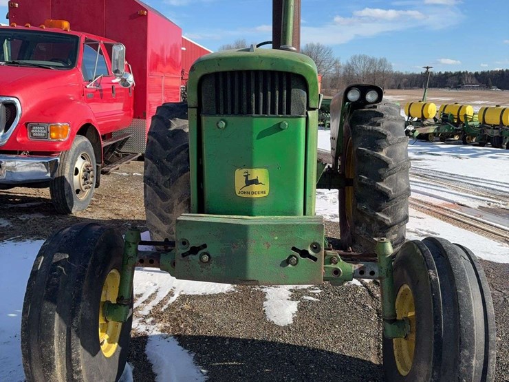 john-deere-4010-image-3