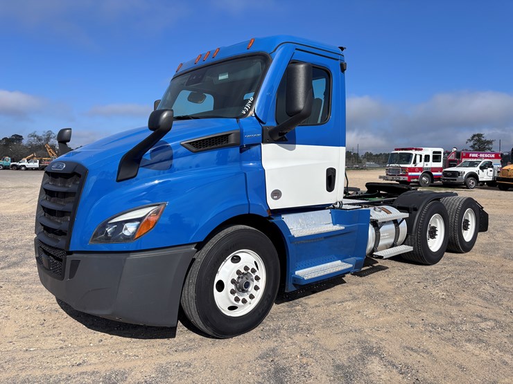 #205-•-2020-freightliner-cascadia-image-1
