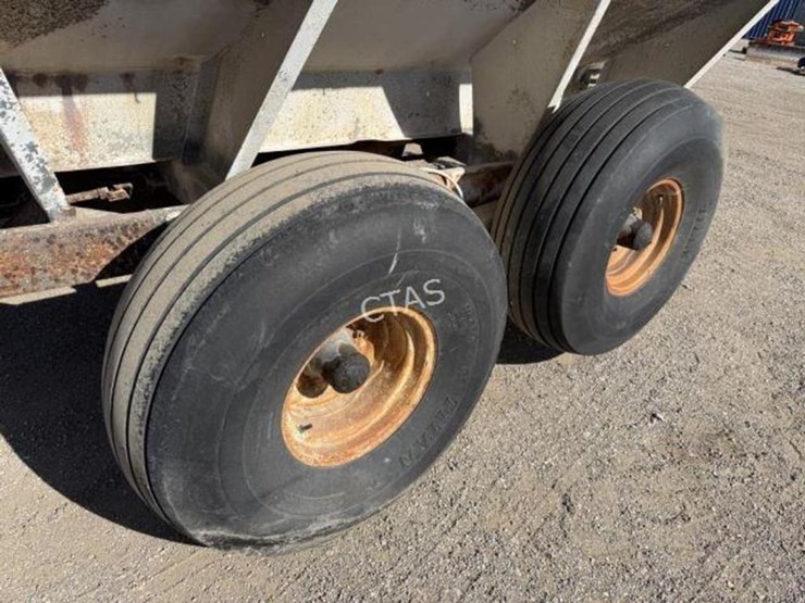 #53-•-tyler-moonwalk-260-pull-behind-dry-fertilizer-image-5