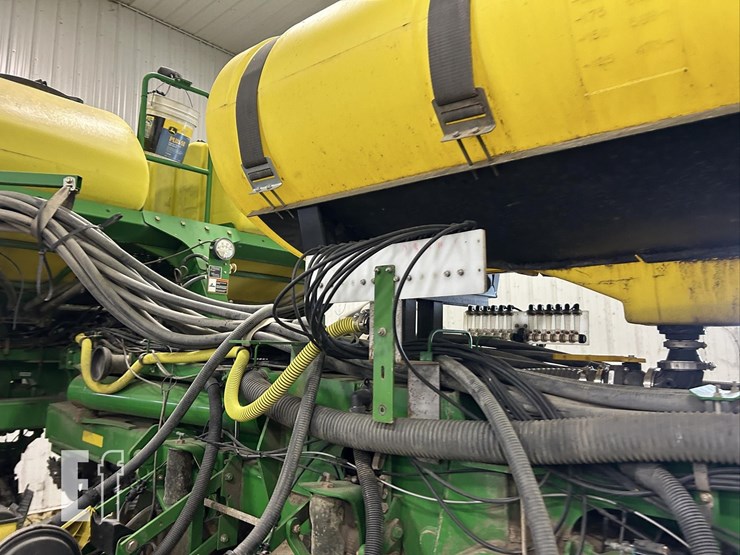 2010-john-deere-1770nt-image-22