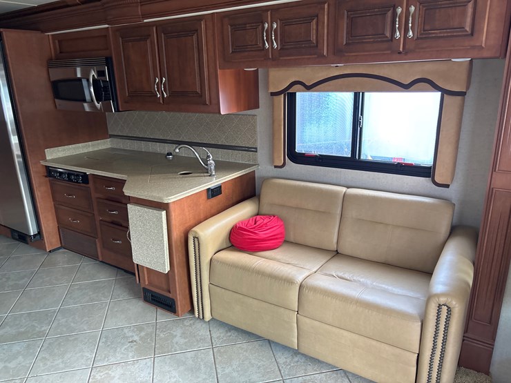 #1339-•-2011-fleetwood-36j-discovery-rv-/-motorhome-image-17