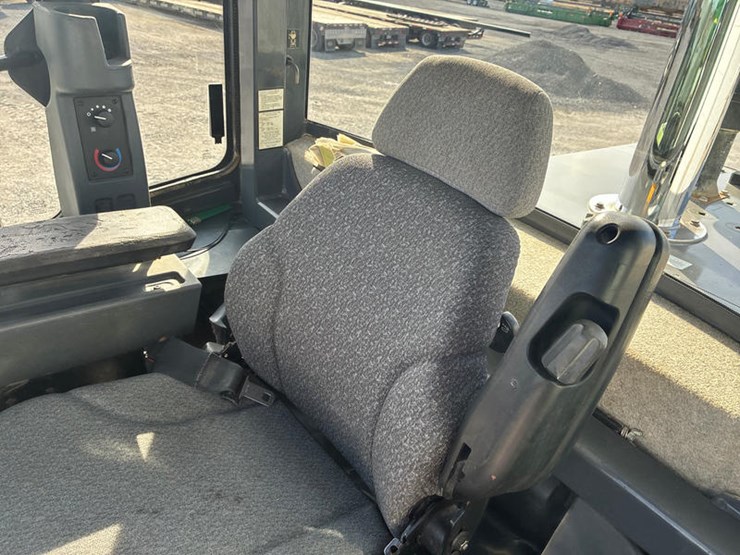 2011-deere-544k-image-58