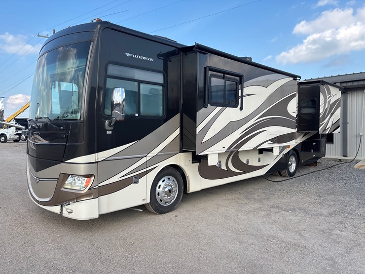 #1339-•-2011-fleetwood-36j-discovery-rv-/-motorhome-image-2