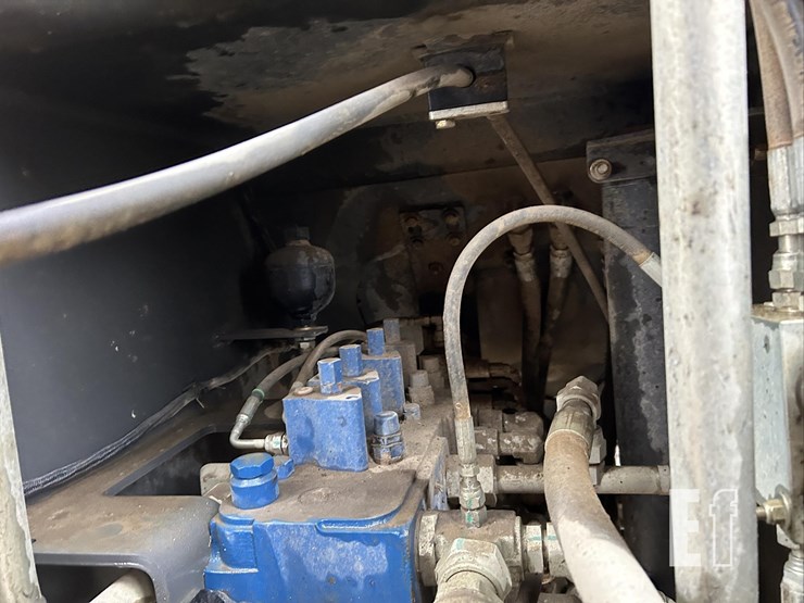 2019-case-721g-image-34