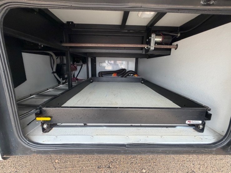 #1339-•-2011-fleetwood-36j-discovery-rv-/-motorhome-image-79