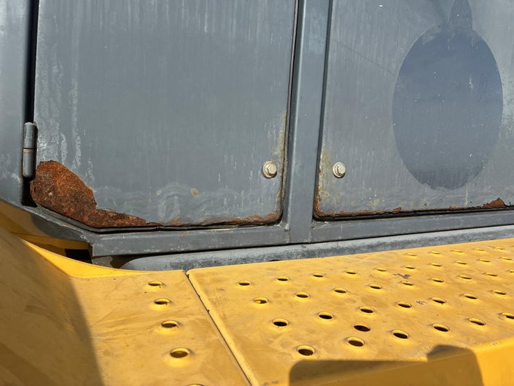 2011-deere-544k-image-27