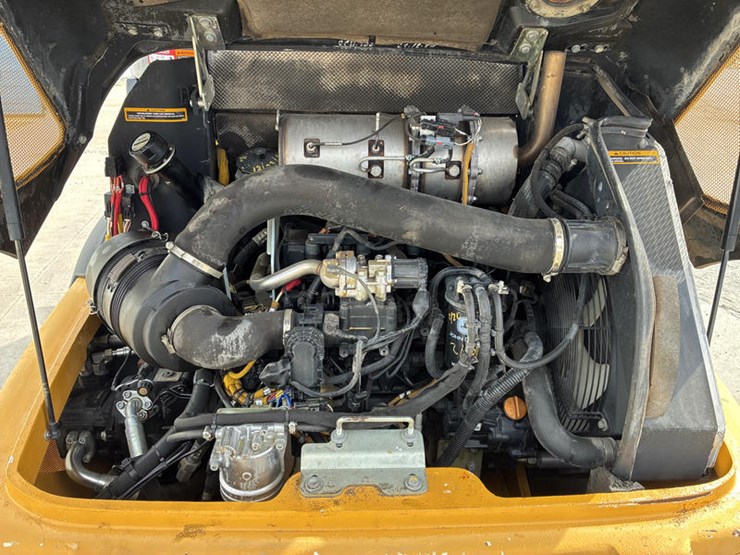 2021-deere-204l-image-51