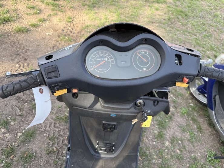 #45-•-2018-tao-tao-classic-huragan-scooter-image-4