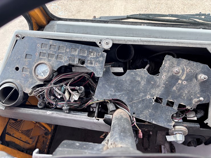 #233-•-2011-ottawa-spotter-truck-|-bill-of-sale-only-image-12