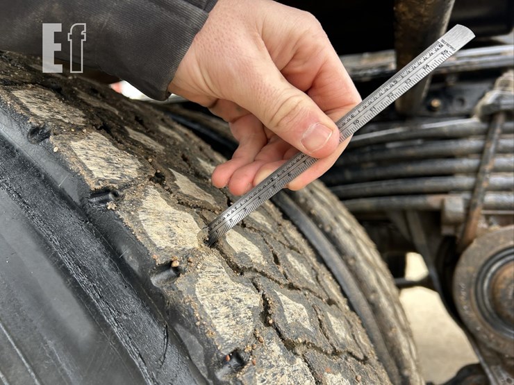 2017-mack-granite-gu713-image-79