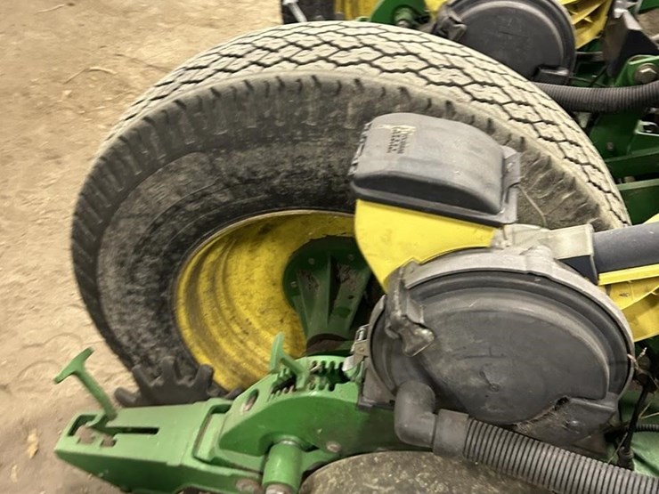 2010-john-deere-1770nt-image-9