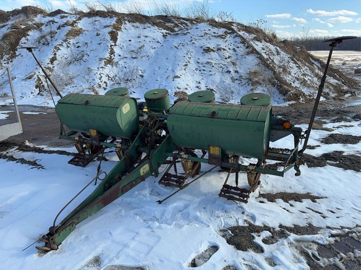 john-deere-4-row-planter-image-1